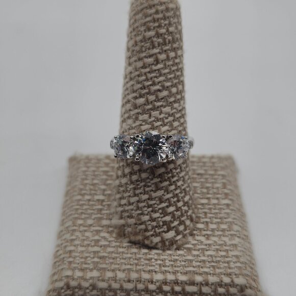 Size 6.25 Sterling Silver Bright Cubic Zirconia Gems Ring A3076 - Picture 1 of 9